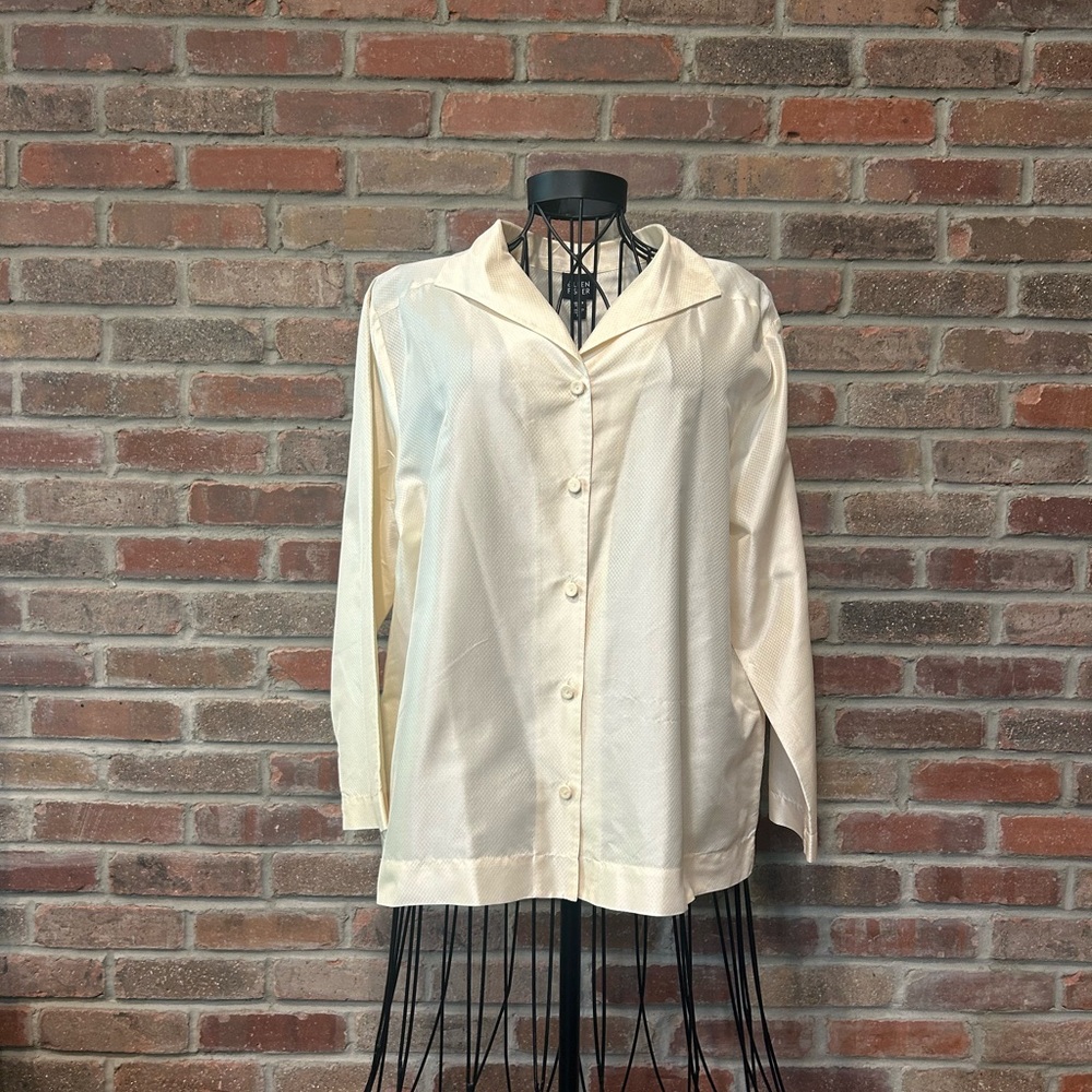 Eileen Fisher NWOT 100% Silk Cream Blouse Diamond Pattern Size Large.